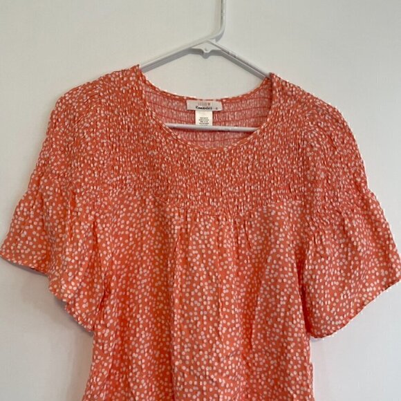 URBAN ROMANTICS URBAN OUTFITTERS UO Orange Speckled Short Sleeve Smocked Blouse - Picture 2 of 9